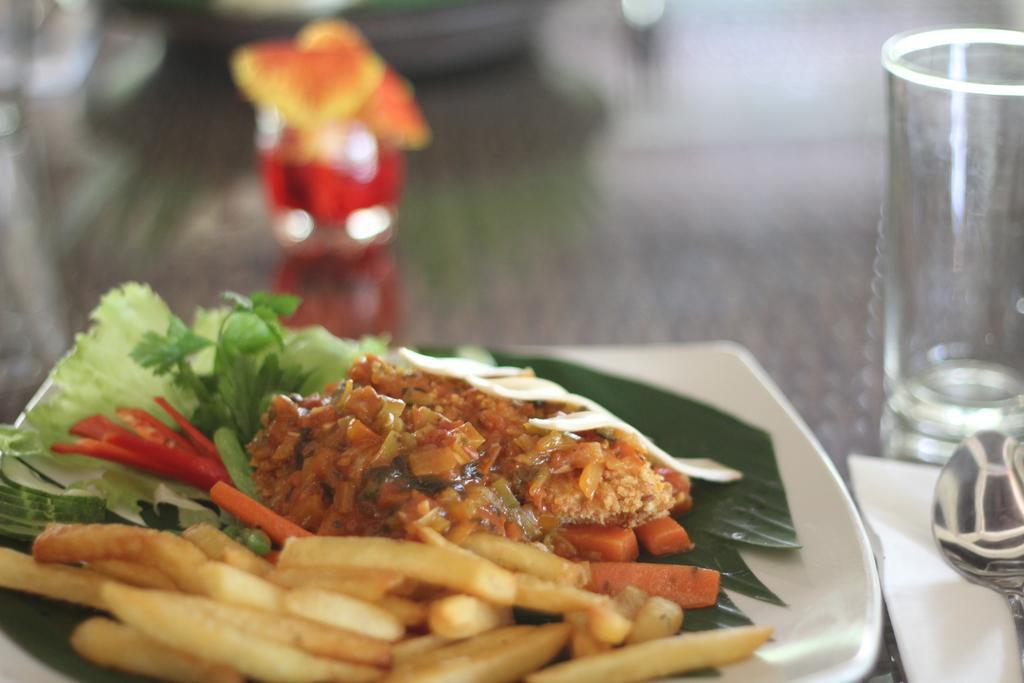 Kuta Indah Hotel Luaran gambar