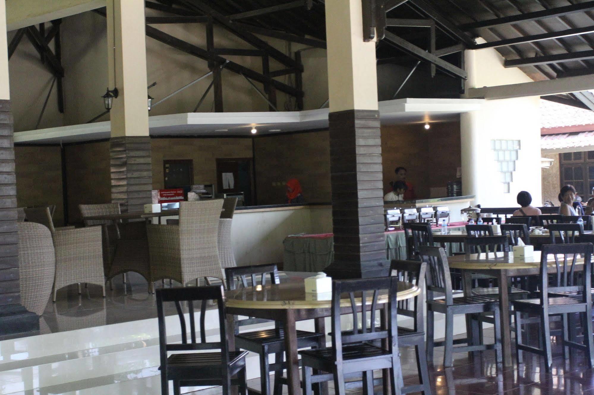 Kuta Indah Hotel Luaran gambar
