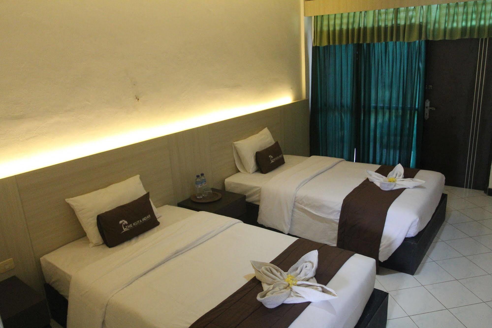 Kuta Indah Hotel Luaran gambar