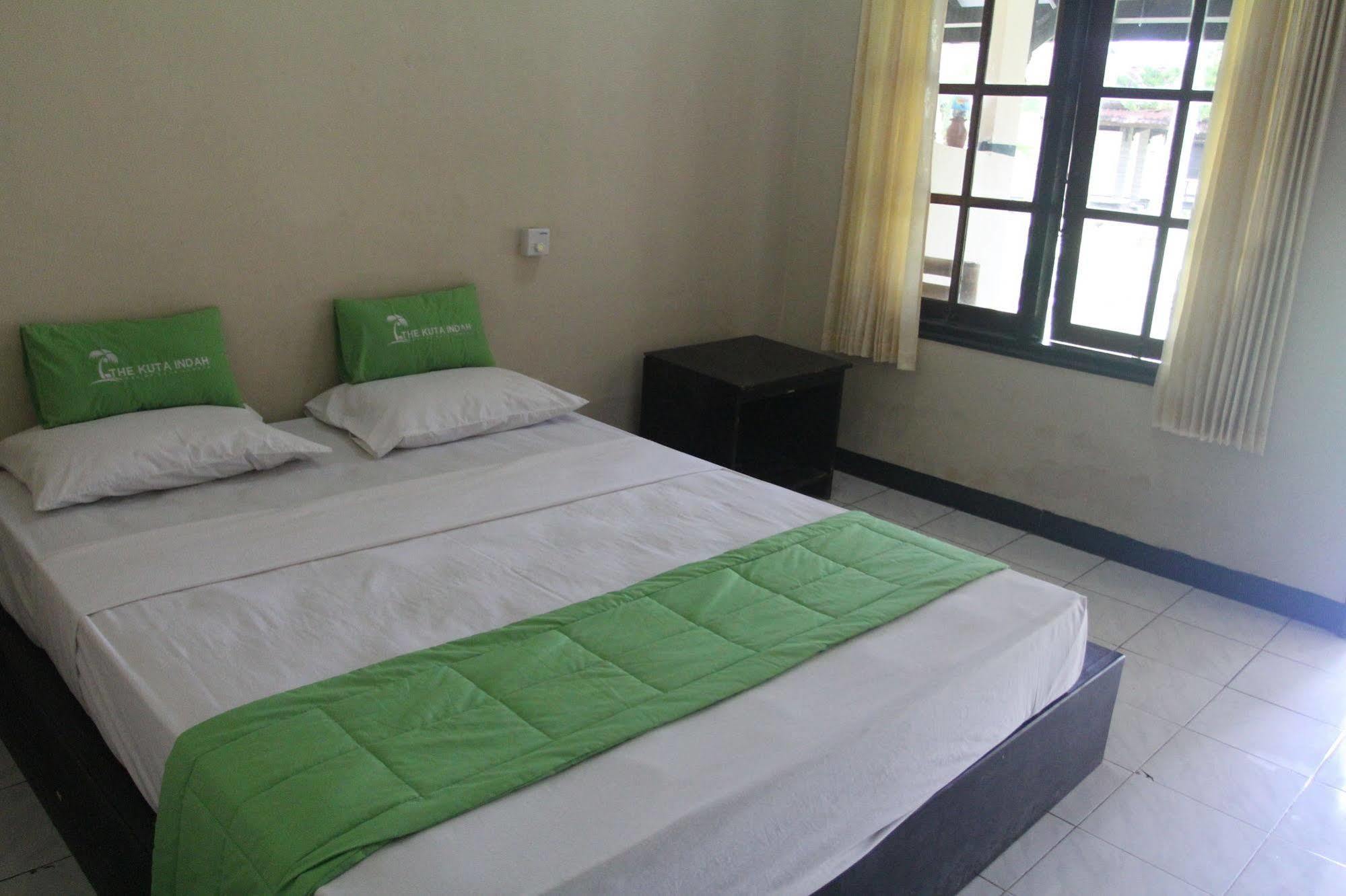 Kuta Indah Hotel Luaran gambar