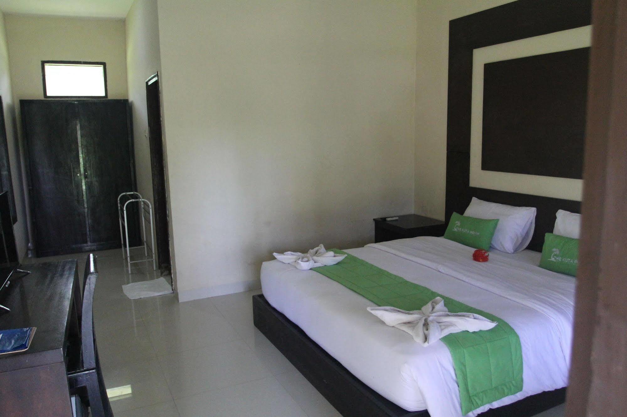 Kuta Indah Hotel Luaran gambar