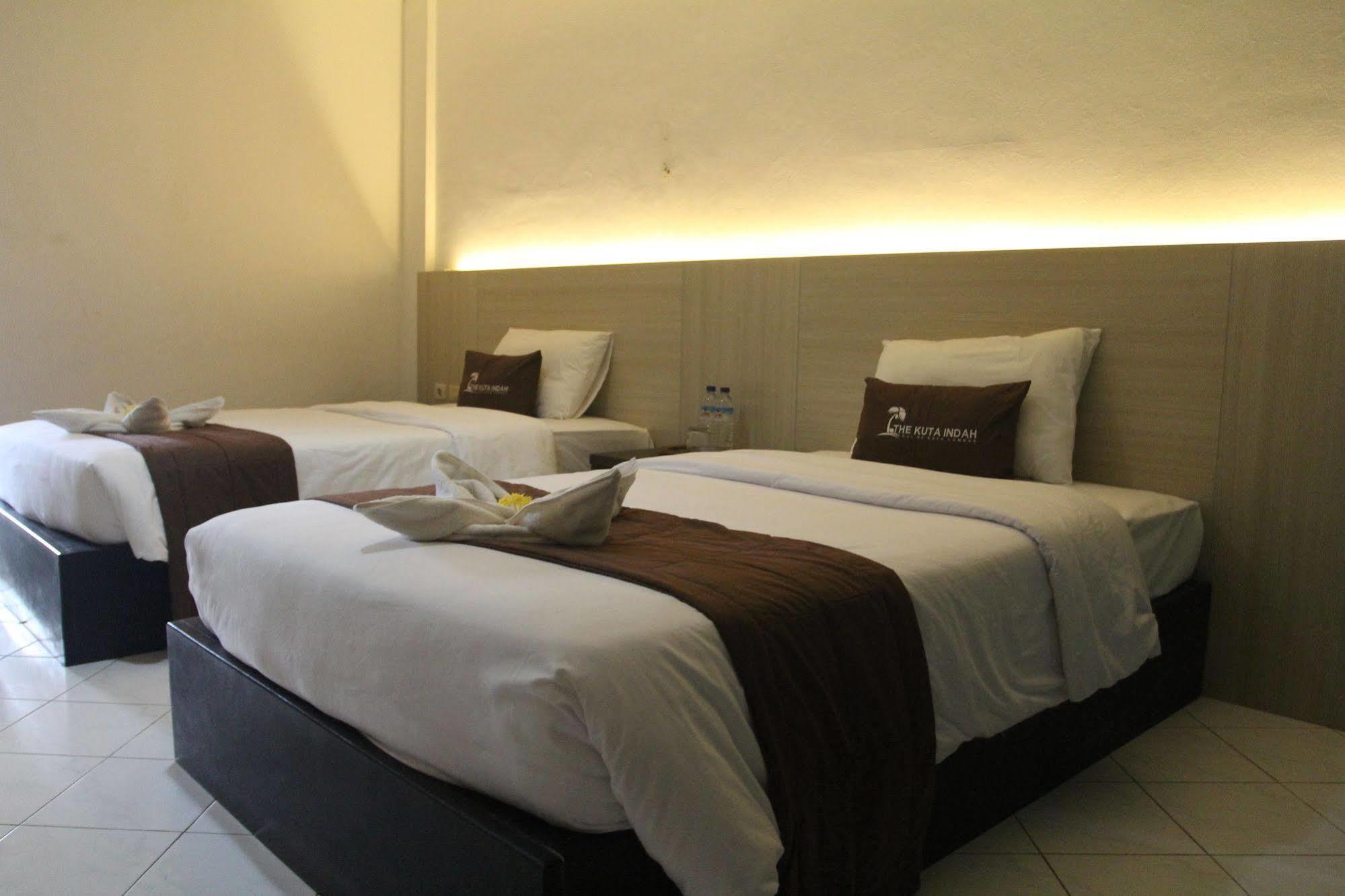 Kuta Indah Hotel Luaran gambar