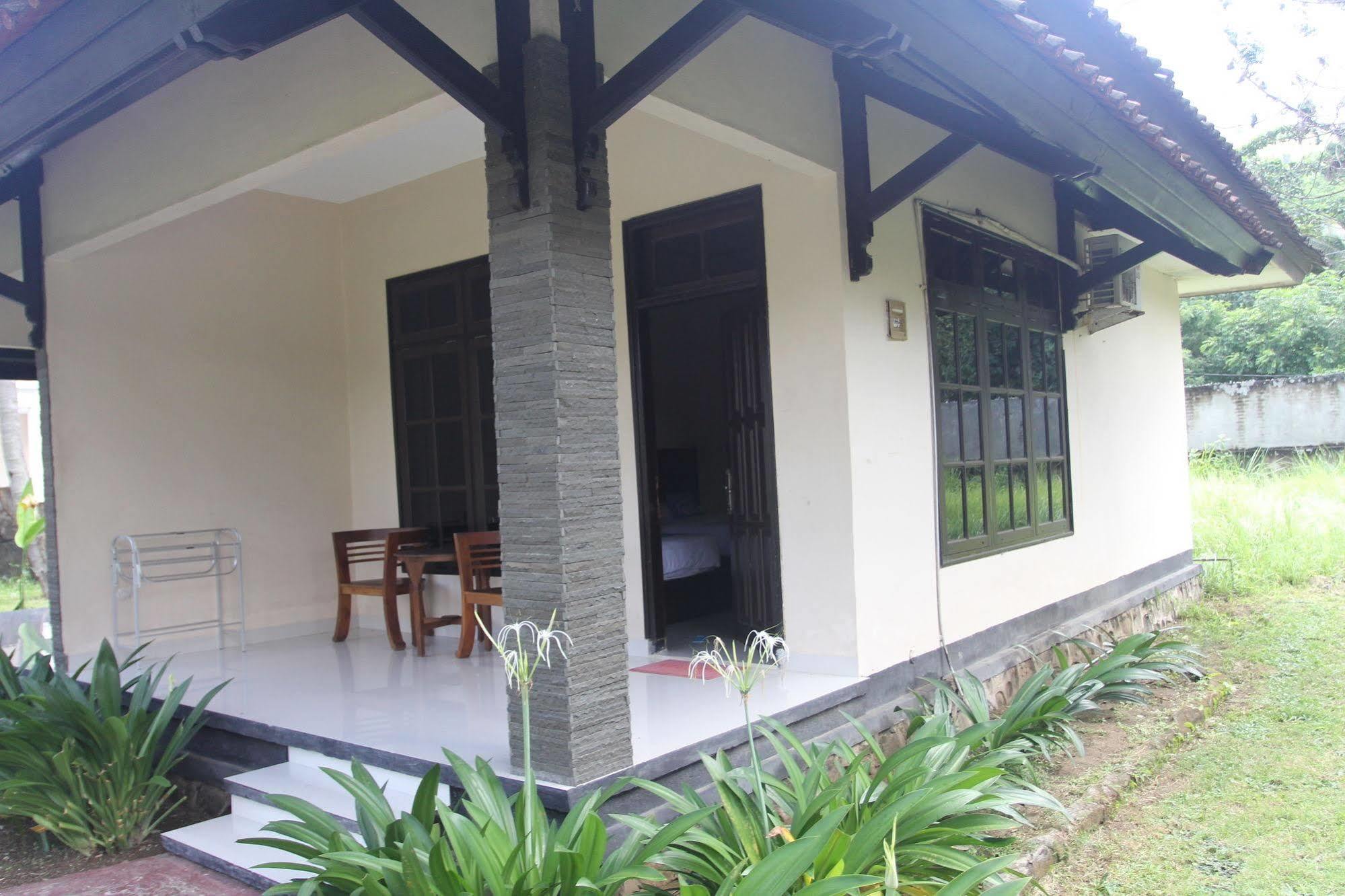Kuta Indah Hotel Luaran gambar