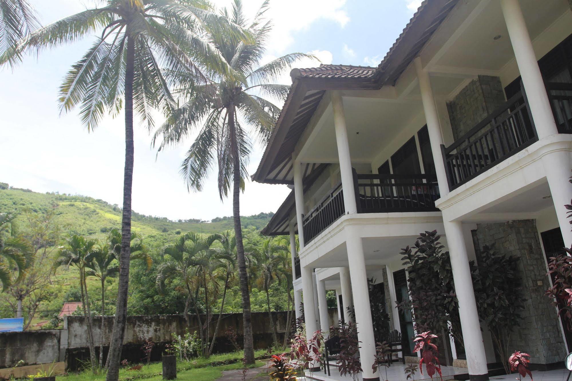 Kuta Indah Hotel Luaran gambar
