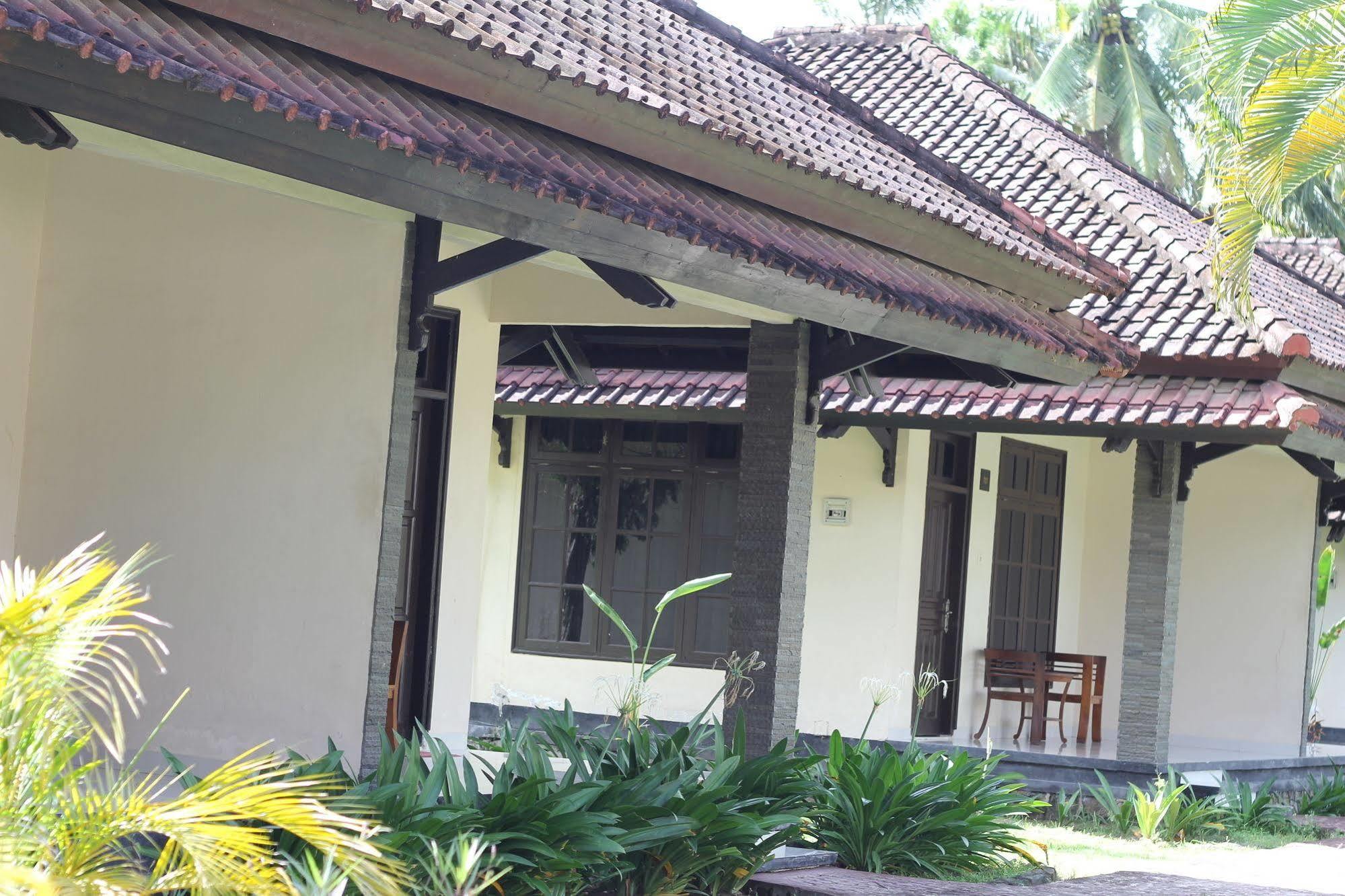 Kuta Indah Hotel Luaran gambar