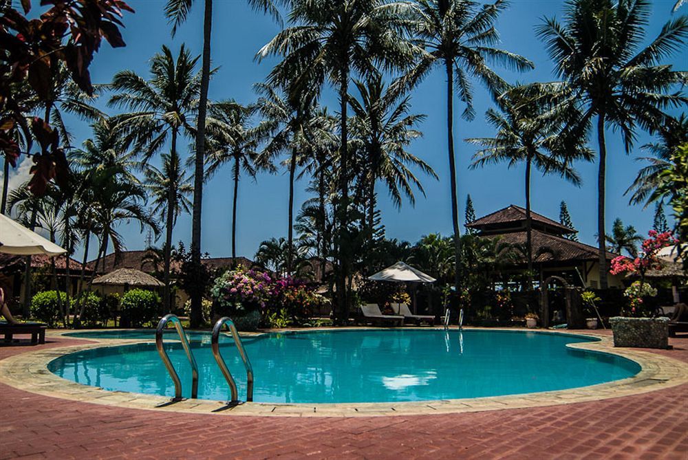 Kuta Indah Hotel Luaran gambar