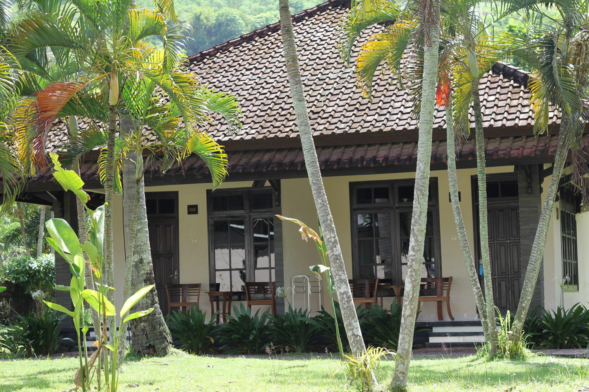 Kuta Indah Hotel Luaran gambar
